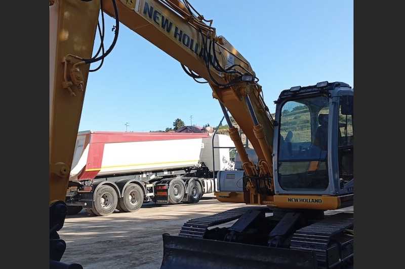 OmecoHub - Immagine NEW HOLLAND E135B